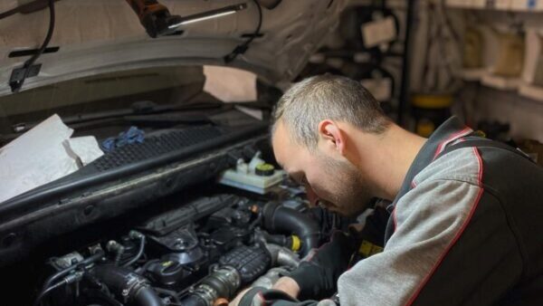 Michiel-en-auto-600x800 (3)